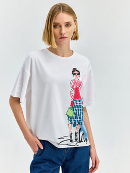 Cover Story - White Graphic Relaxed T-Shirt
