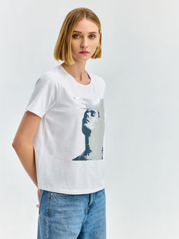 Cover Story - White Graphic Relaxed T-Shirt