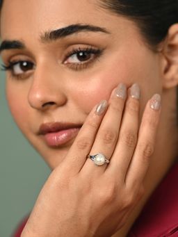 CLARA - White 925 Silver Platinum Plated Swiss Zircon Nera Real Pearl Adjustable Ring