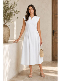 Cider - White Round Neck Solid Pleated Sleeveless Maxi Dress