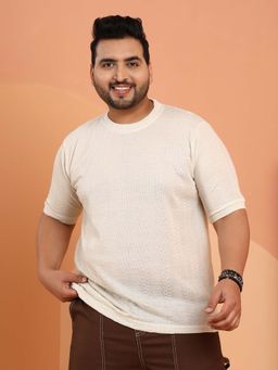 Instafab Plus - Men Off White Dash-Ribbed Knit T-Shirt