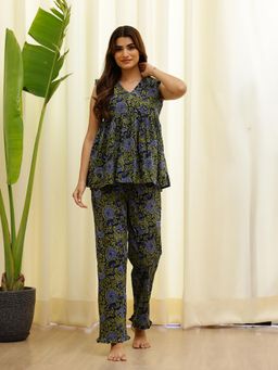 SANSKRUTIHOMES - Green Floral Regular Kurta and Pyjama