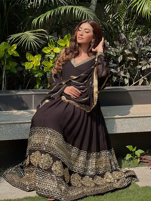 black dress with golden dupatta Black & gold never failsour Haseela Set is all the sparkle you need for that perfect Diwali party look