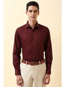 Maroon color option, Currently selected