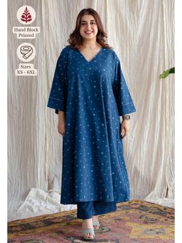 The Indian Ethnic Co. - Blue Loose Ajrakh Printed Cotton Kurta With V Neck & Embroidered