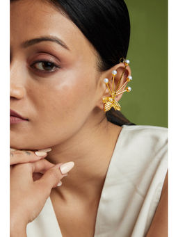 AMOSSH - 18K Gold Plated Pearl Pair Of Bee Earrings