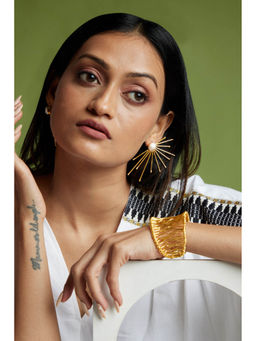 AMOSSH - 18K Gold Plated Pearl Pair Of Rays Earrings