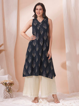 Kami Kubi - A Centre Box Pleated Sleeveless Kurta With Mirrorwork Detailing On The Neck