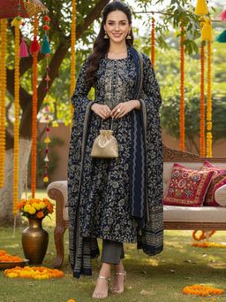 Vaamsi - Women Silk Blend Floral Printed Kurta Trousers with Dupatta (Set of 3)