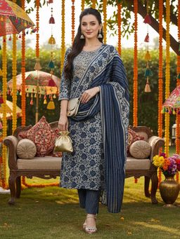 Vaamsi - Women Grey Silk Blend Floral Embroidered Straight Kurta Pants with Dupatta (Set of 3)