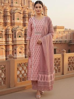 Vaamsi - Women Peach Pure Cotton Floral Printed Straight Kurta Pants with Dupatta (Set of 3)