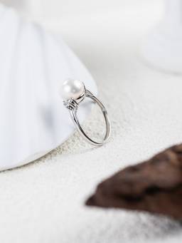 MISS JO - White 92.5 Sterling Silver Elegant Pearl Stud Ring