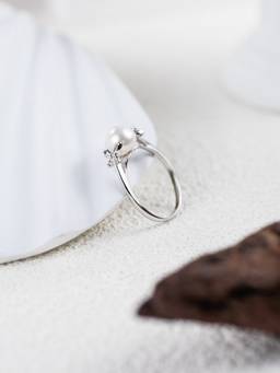 MISS JO - White 92.5 Sterling Silver Butterfly Pearl Ring