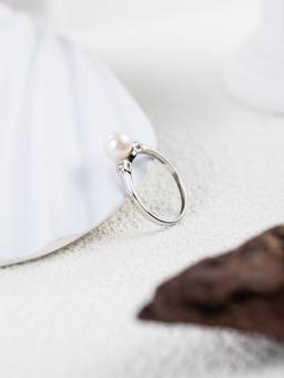 MISS JO - White 92.5 Sterling Silver Elegant Pearl Stud Ring