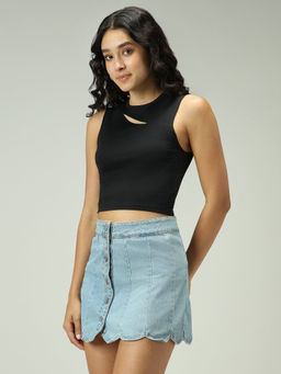 Outzidr - Black Solid Fitted Street Style Top With A Slit