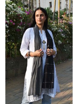 HOUSE OF MOXA - Black Handwoven Jamdani Dupatta