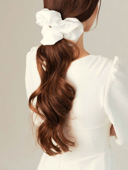 Mueras - Oversized Scrunchie Ivory White