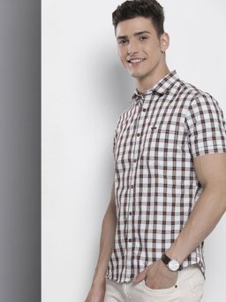 The Indian Garage Co - Men Slim Fit Checkered Half Sleeves Cutaway Collar Casual Shirt - Brown