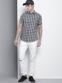 The Indian Garage Co - Men Slim Fit Checkered Half Sleeves Cutaway Collar Casual Shirt - Black