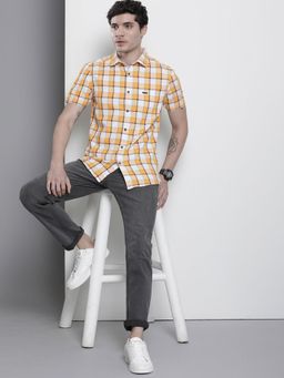 The Indian Garage Co - Men Slim Fit Checkered Half Sleeves Cutaway Collar Casual Shirt - Yellow