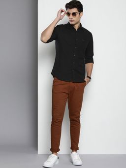 The Indian Garage Co - Men Regular Fit Solid Full Sleeves Cutaway Collar Casual Shirt - Black