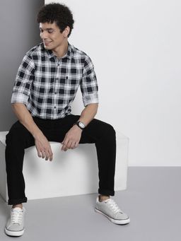 The Indian Garage Co - Men Regular Fit Checkered Full Sleeves Cutaway Collar Casual Shirt - Black