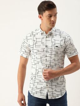 The Indian Garage Co - Men Slim Fit Geometric Printed Half Sleeves Cutaway Collar Casual Shirt - White