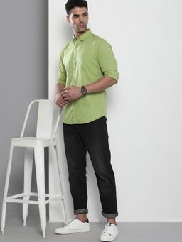 The Indian Garage Co - Men Regular Fit Solid Full Sleeves Cutaway Collar Casual Shirt - Green
