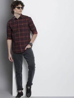 The Indian Garage Co - Men Regular Fit Checkered Full Sleeves Cutaway Collar Casual Shirt - Maroon
