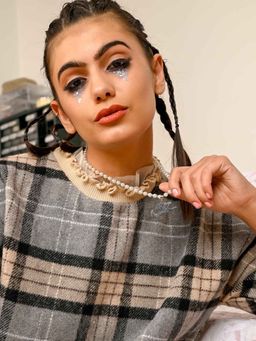 Odette - Women Pink Pearl Necklace with A Brand Logo