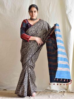 Sundarii - Black Printed Saree with Unstitched Blouse