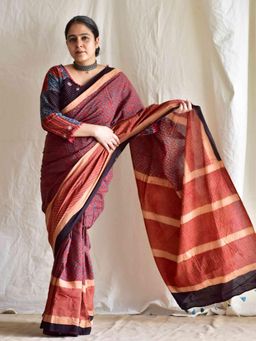 Sundarii - Red Printed Saree with Unstitched Blouse