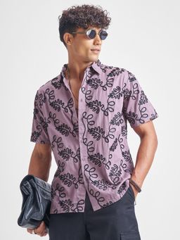 HIGHLANDER - Men Lavender Embroidered Cuban Collar Relaxed Shirt