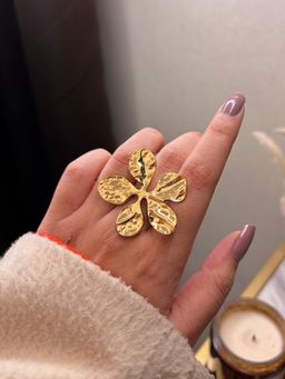 ISHKAARA - Gold Plated Folwer Petal Ring