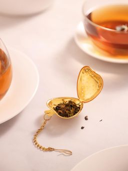 NATURALLY YOURS - Heart Shaped Golden Tea Infuser with Handle
