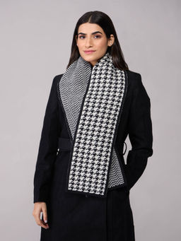 Twenty Dresses by Nykaa Fashion - Black & White Monochrome Double Patterned Winter Scarf