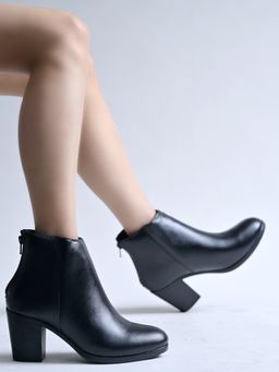 Shoetopia - Sleek Essential Black Ankle Boots