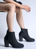 Black color option, Sold out, Currently selected