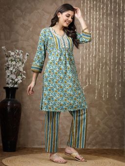 Nayam by lakshita - Women Floral Printed Regular Pure Cotton Kurta with Pant (Set of 2)