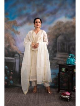 MEESA - Asfa White Kurta with Pant and Dupatta