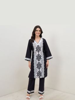 First Resort by Ramola Bachchan - Women Black Geometric Knot Printed Kurta with Pant