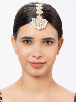 Niscka - Ethnic Kundan Pearl Gold Plated Floral Maang Tikka