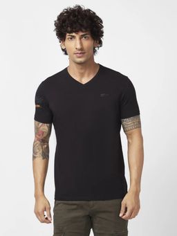 Spykar - Men Black Blended Slim Fit Half Sleeve V-neck Plain T-shirt