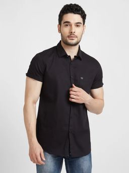 Spykar - Men Black Dyed Regular Slim Fit Half Sleeve Plain Shirt