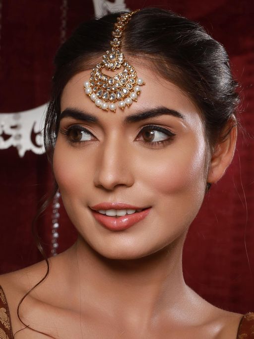 Aatmana Women Gold-Plated Kundan Studded Maangtikka