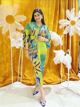 TASUVURE - Green Kristen Kimono Kitsch Printed Midi Dress