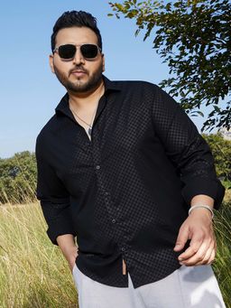 Instafab Plus - Men's Onyx Black Checkered-Imprint Shirt