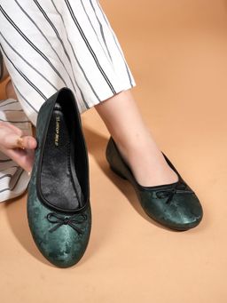 Drop Bold - Green Textured Round Toe Ballerinas For Women