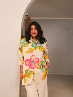 WHY SO BLUE - Em Shirt - Beige