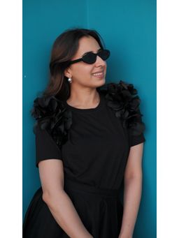 Weaving Cult - Black T-shirt With 3D Flowers